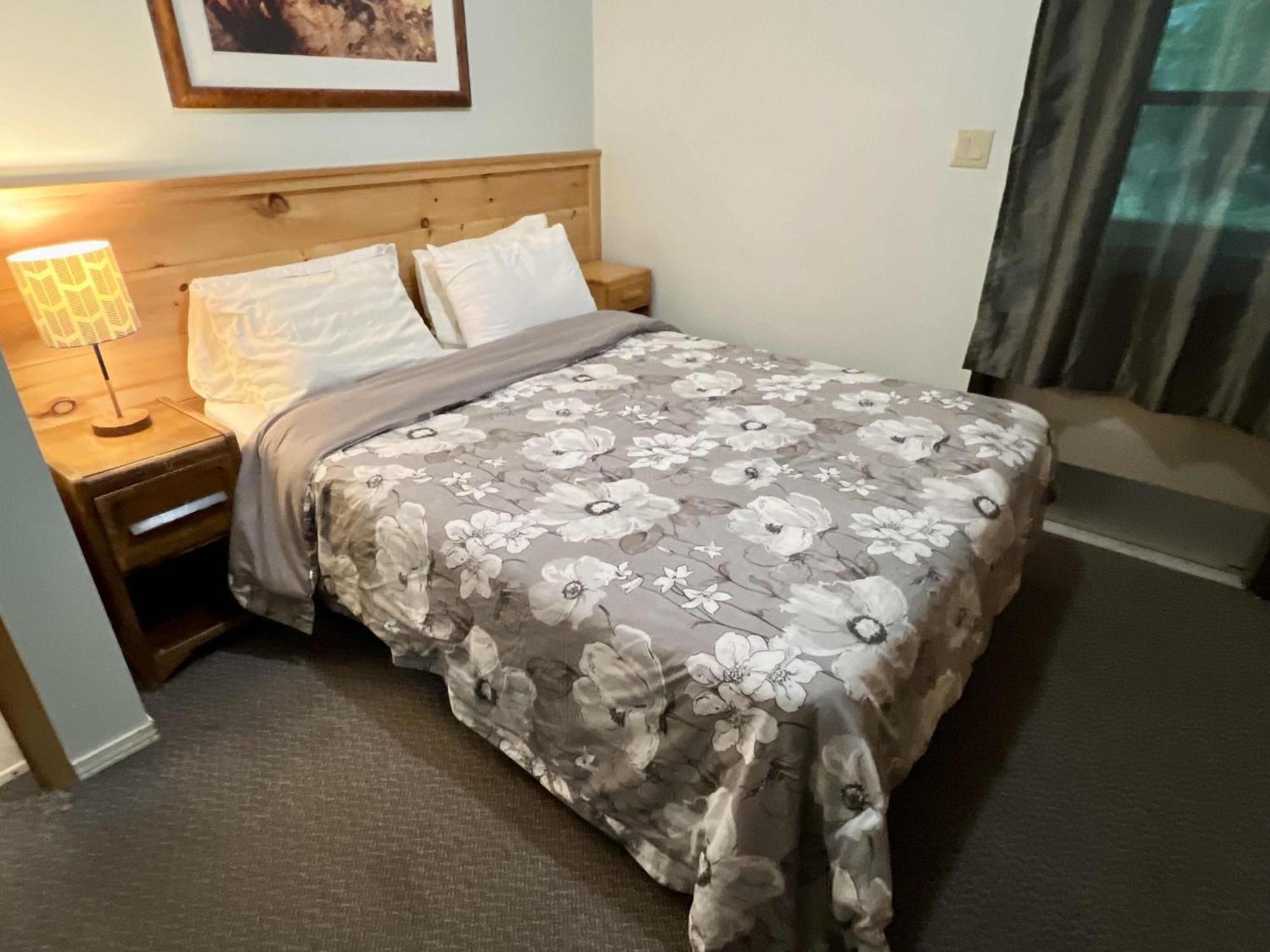 High Falls Bay Cottages, Camping & Waterpark Bracebridge Eksteriør billede