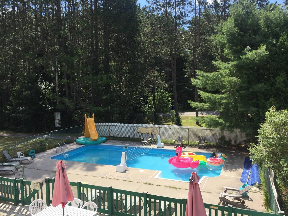 High Falls Bay Cottages, Camping & Waterpark Bracebridge Eksteriør billede